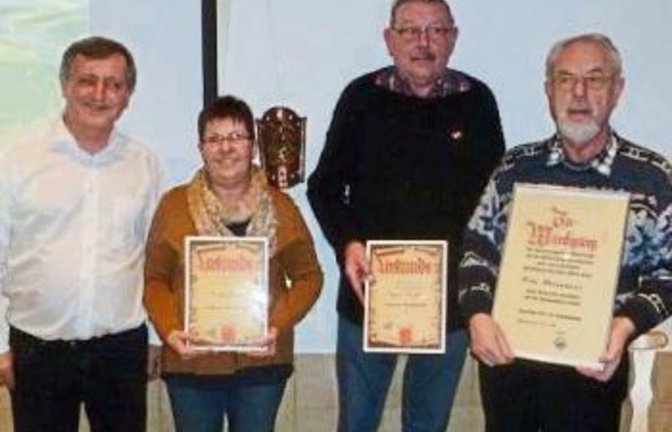 Der Vorsitzende des SC Hohenhaslach Manfred Wirth mit Christel Wörner, Siegmar Berthold und Fritz Hasenauer (von link).  Foto: p