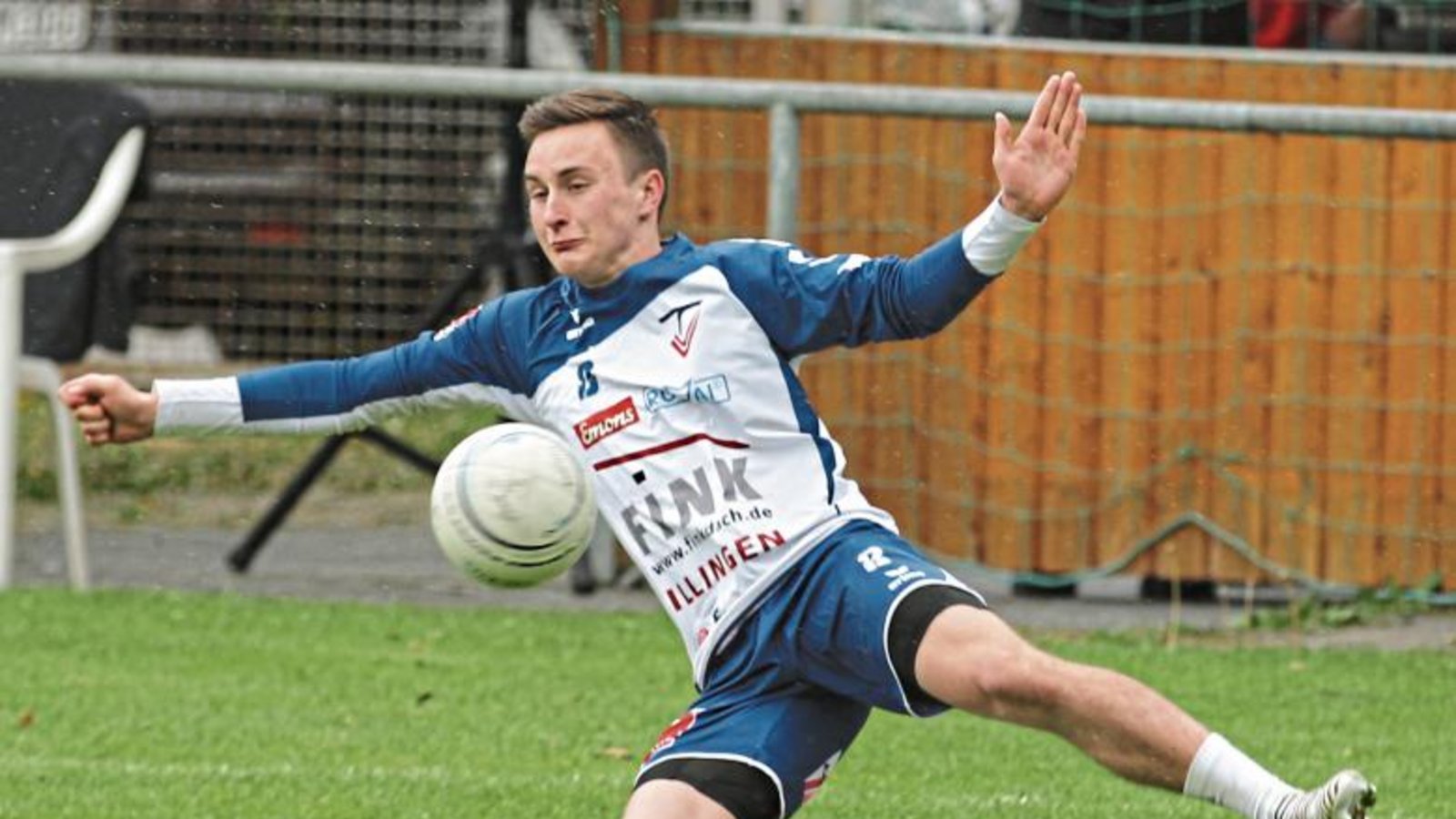 Jacob Jungclaussen und die Faustballer des TV Vaihingen haben immer wieder gute Phasen. Ein Satzgewinn blieb ihnen aber gegen den TSV Calw verwehrt. Foto: Archiv/Nachreiner Jacob Jungclaussen und die Faustballer des TV Vaihingen haben immer wieder gute Phasen. Ein Satzgewinn blieb ihnen aber gegen den TSV Calw verwehrt. Foto: Archiv/Nachreiner