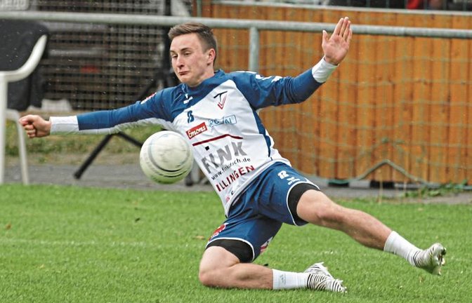 Jacob Jungclaussen und die Faustballer des TV Vaihingen haben immer wieder gute Phasen. Ein Satzgewinn blieb ihnen aber gegen den TSV Calw verwehrt.  Foto: Archiv/Nachreiner