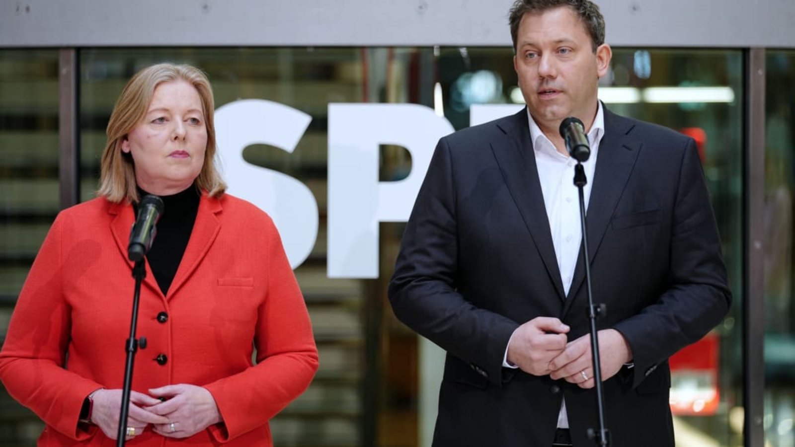 SPD-Parteichefs unter Druck: Bärbel Bas und Lars KlingbeilKay Nietfeld/dpa SPD-Parteichefs unter Druck: Bärbel Bas und Lars KlingbeilKay Nietfeld/dpa