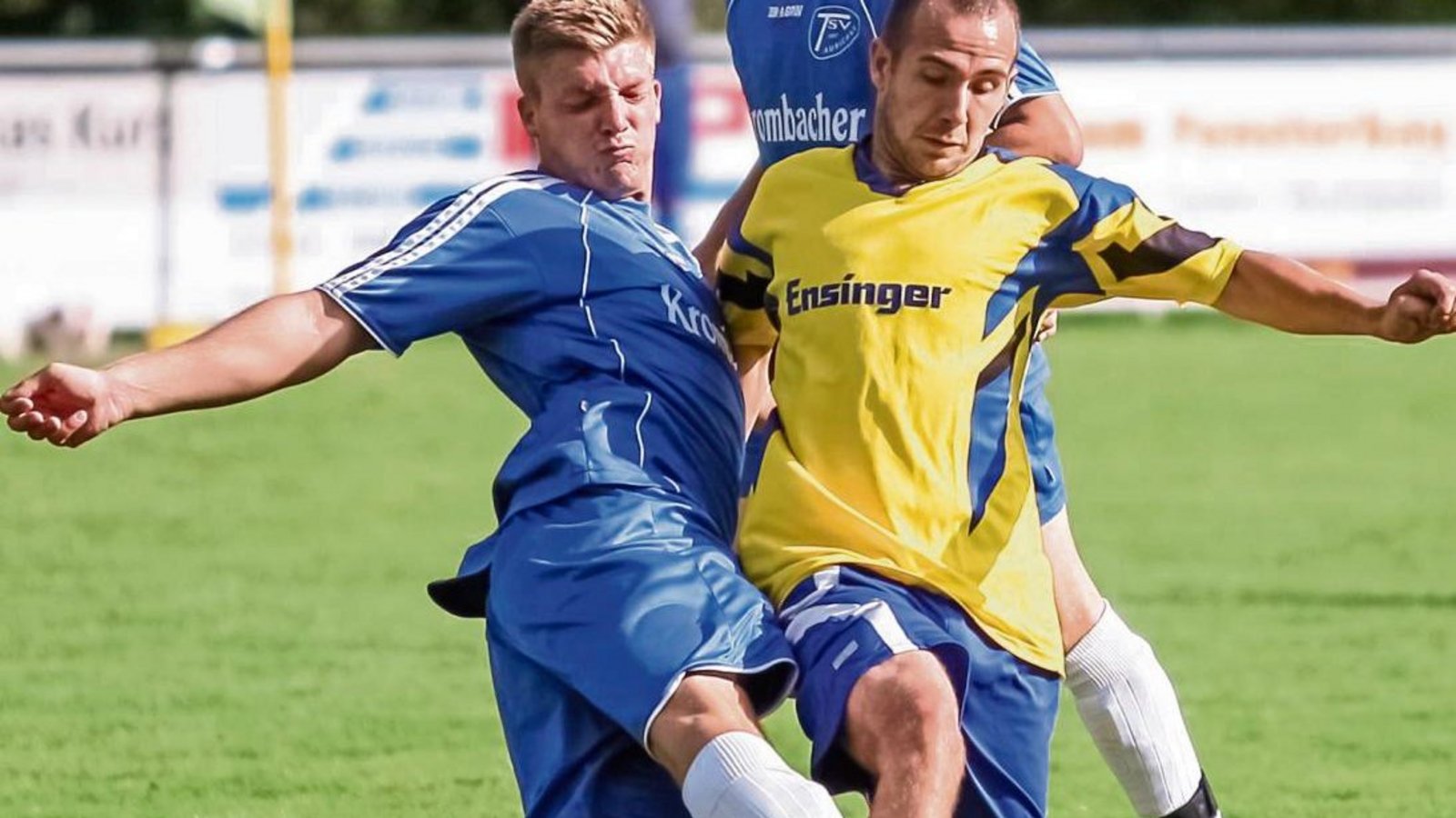Vollen Einsatz dürfen auch in der neuen Saison der Auricher Sebastian Öhler (links) und Oskar Seiler vom FC Gündelbach zeigen. Foto: Simecek