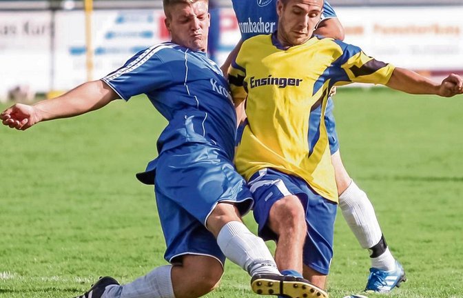 Vollen Einsatz dürfen auch in der neuen Saison der Auricher Sebastian Öhler (links) und Oskar Seiler vom FC Gündelbach zeigen. Foto: Simecek