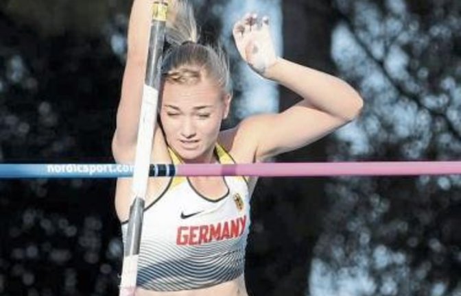 Bei der U-20-EM überspringt Tamara Schaßberger 4,05 Meter und stellt erneut ihre Saisonbestleistung ein. Foto: Hensel