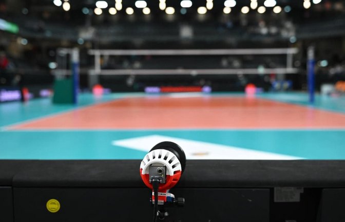 Video Challenge in der Volleyball-Bundesliga der Frauen: Insgesamt liefern 14 Kameras Bilder, mithilfe von denen der Video-Schiedsrichter strittige Entscheidungen begutachten kann.<span class='image-autor'>IMAGO/Lobeca</span>