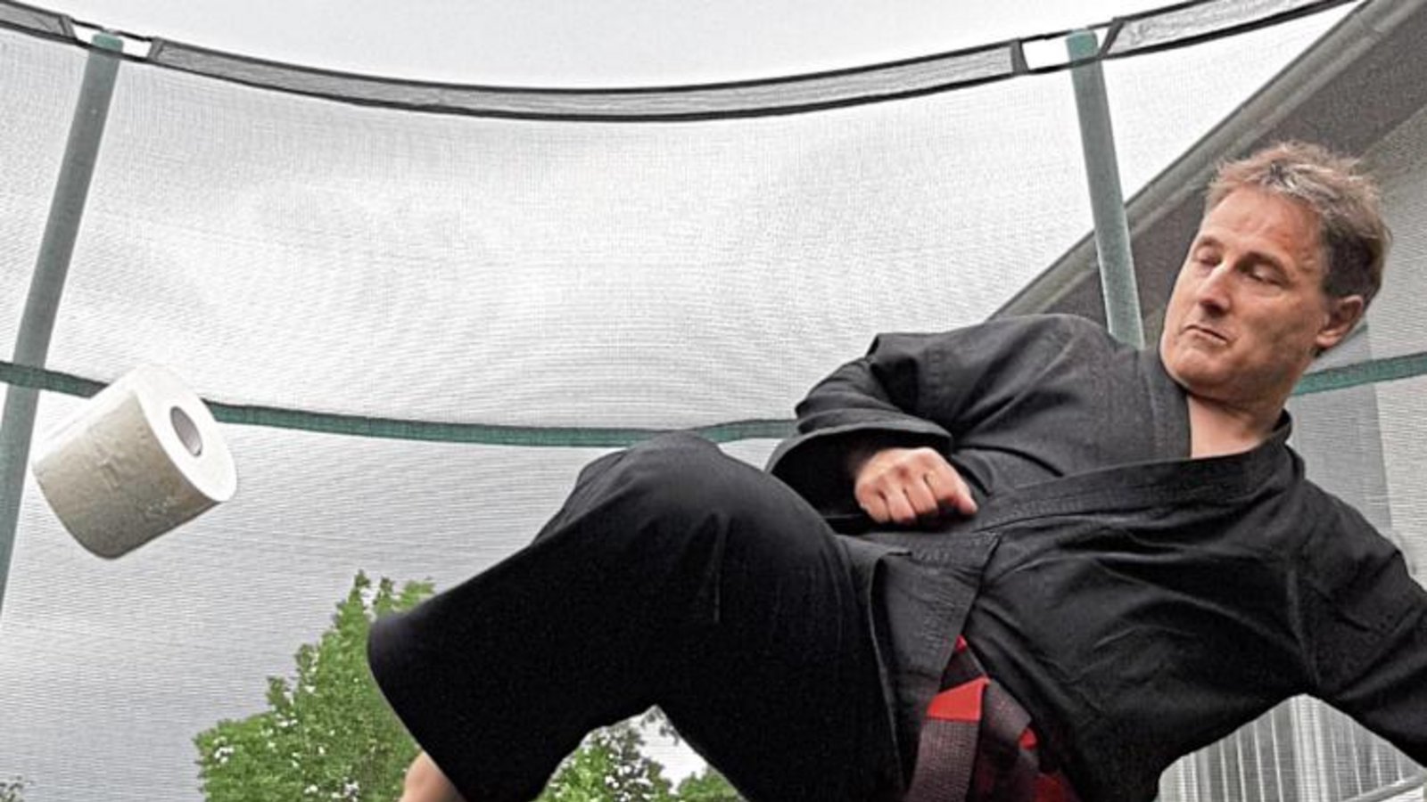 Der sogenannte Toilet-Paper-Kick hat es Achim Haubennestel angetan: „Ich könnte mir vorstellen, dass diese Disziplin ein Bestandteil meines Trainings wird.“ Foto: privat