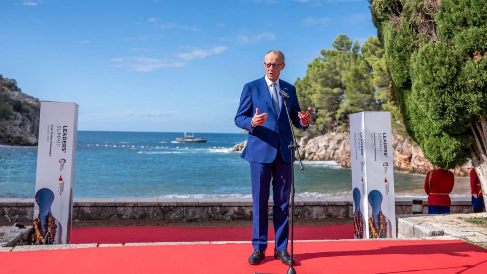 Schöne Kulisse, schwierige Fragen: Kanzler Friedrich Merz (CDU) beim Westbalkan-Treffen in Montenegro.Michael Kappeler/dpa Schöne Kulisse, schwierige Fragen: Kanzler Friedrich Merz (CDU) beim Westbalkan-Treffen in Montenegro.Michael Kappeler/dpa