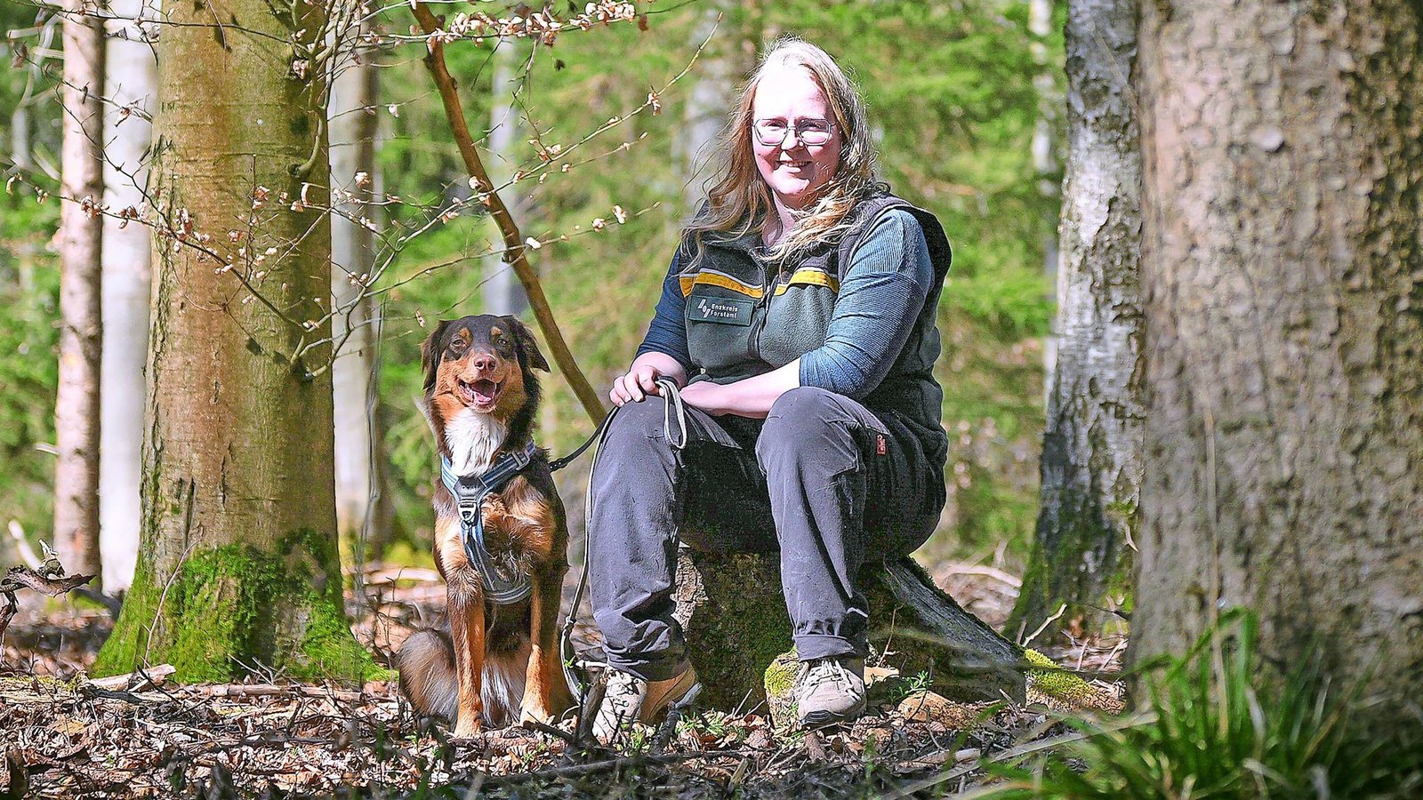 Sophie Bloß samt Hündin Frieda an ihrem Arbeitsplatz im Enzkreis.Foto: Simon Granville Sophie Bloß samt Hündin Frieda an ihrem Arbeitsplatz im Enzkreis.Foto: Simon Granville