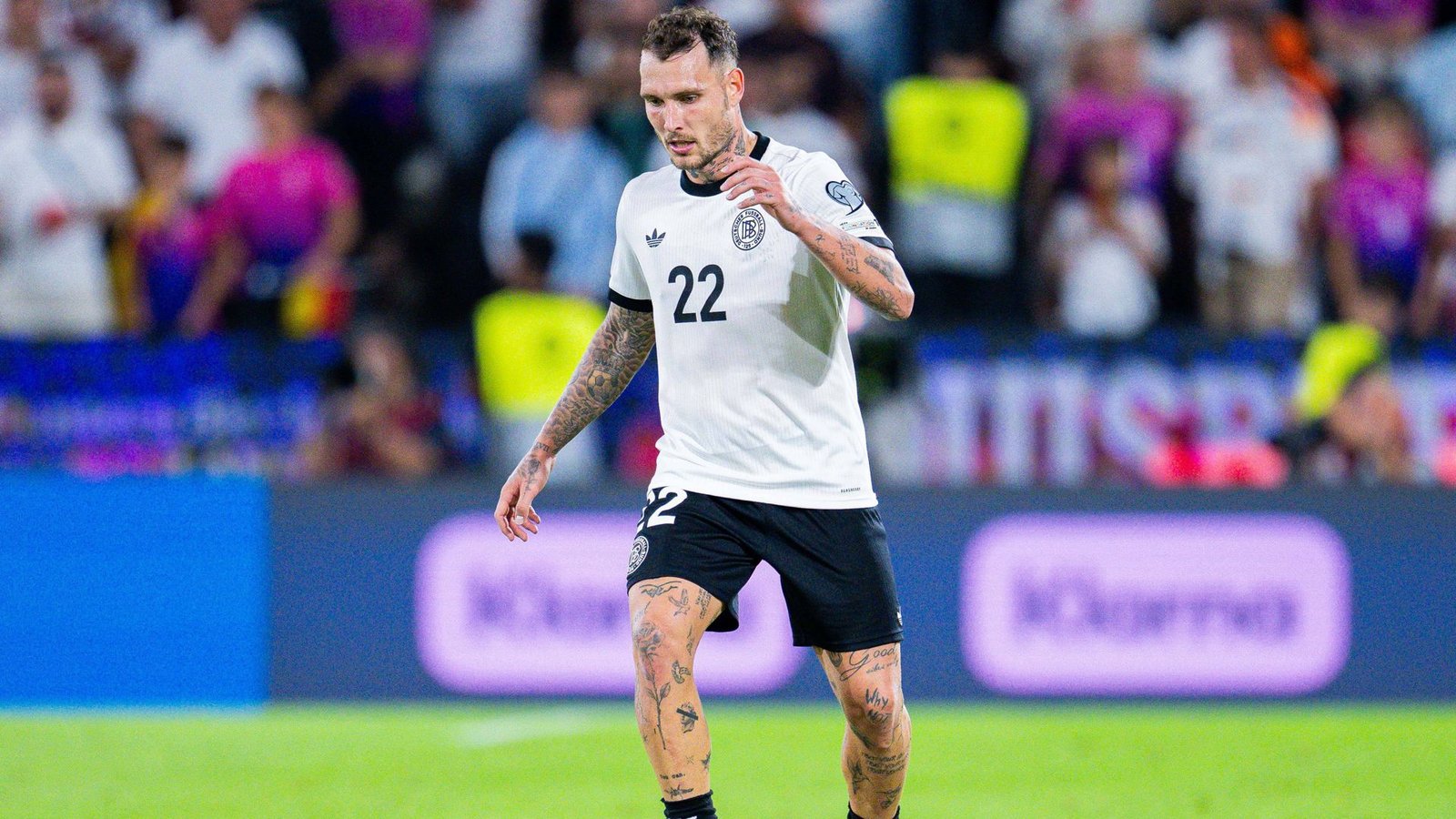 David Raum (Note 3): Der Konkurrent des überraschend nicht nominierten VfB-Profis Maximilian Mittelstädt auf der Linksverteidigerposition machte seine Sache am Montagabend ordentlich. Raum gab bisweilen mal wieder eher den Linksaußen als den Linksverteidiger – und brachte einige gefährliche Standards nach innen. Seine Ecke führte zum 1:0 durch Nick Woltemade.Foto: IMAGO/Noah Wedel