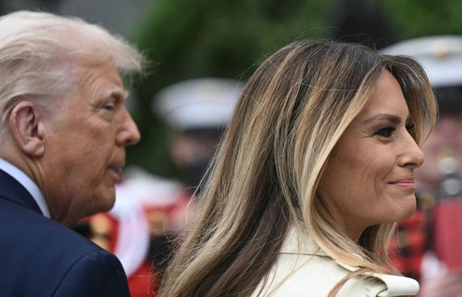 Der US-Präsident und seine Ehefrau Melania wollen zum Begräbnis nach Rom reisen.<span class='image-autor'>Foto: AFP/BRENDAN SMIALOWSKI</span>