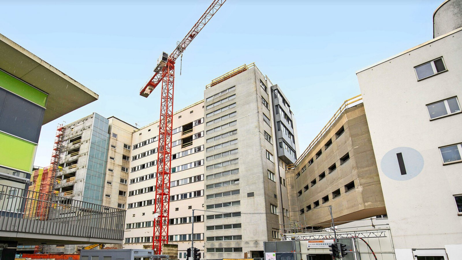 Bleibt bis zum Jahr 2033 eine Großbaustelle: das Katharinenhospital in der Stadtmitte.Foto: Lichtgut/Leif Piechowski Bleibt bis zum Jahr 2033 eine Großbaustelle: das Katharinenhospital in der Stadtmitte.Foto: Lichtgut/Leif Piechowski