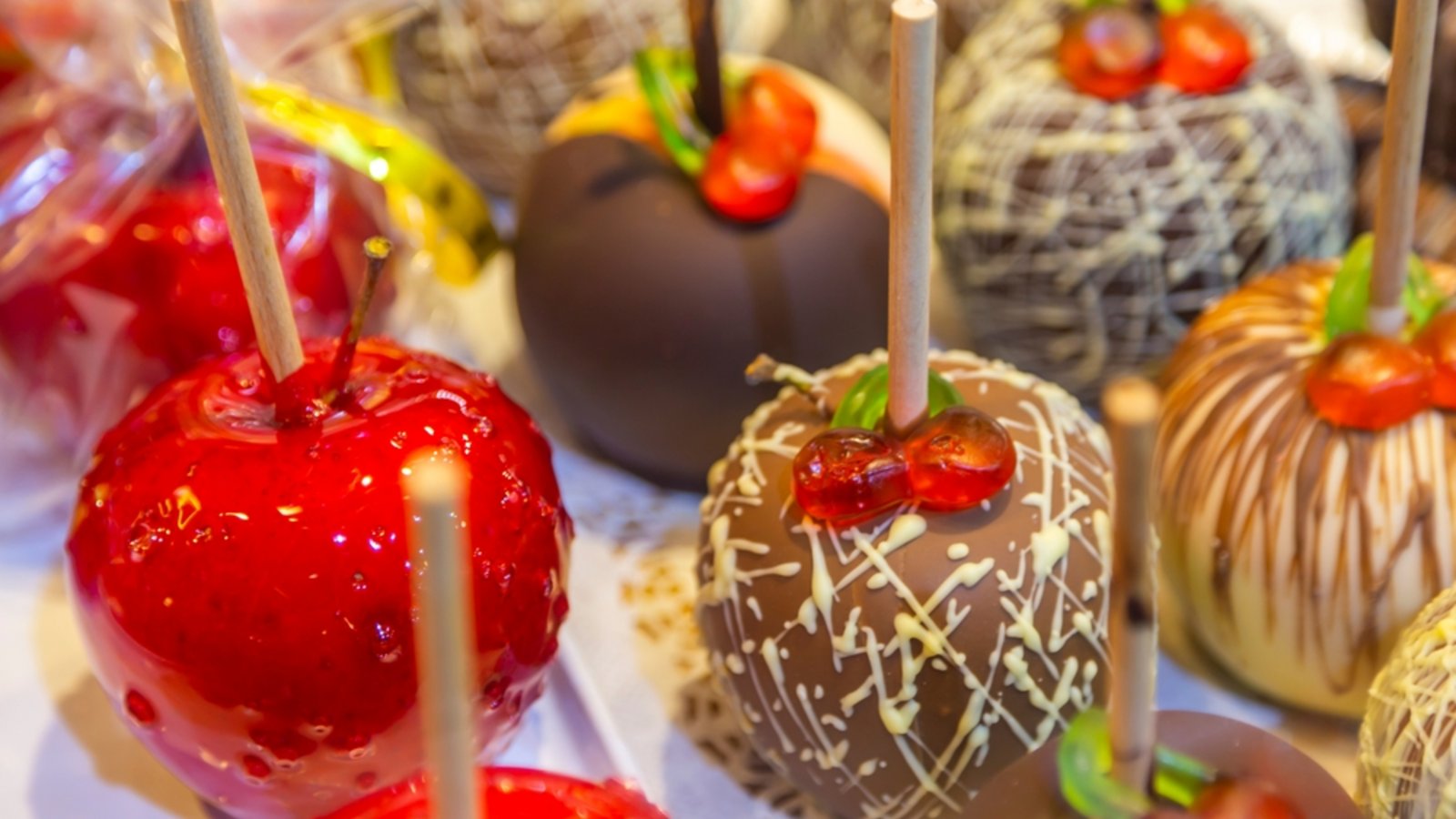 Auf dem Weihnachtsmarkt gibt es echte Kalorienbomben.Foto: Robert Harding Video / shutterstock.com Auf dem Weihnachtsmarkt gibt es echte Kalorienbomben.Foto: Robert Harding Video / shutterstock.com