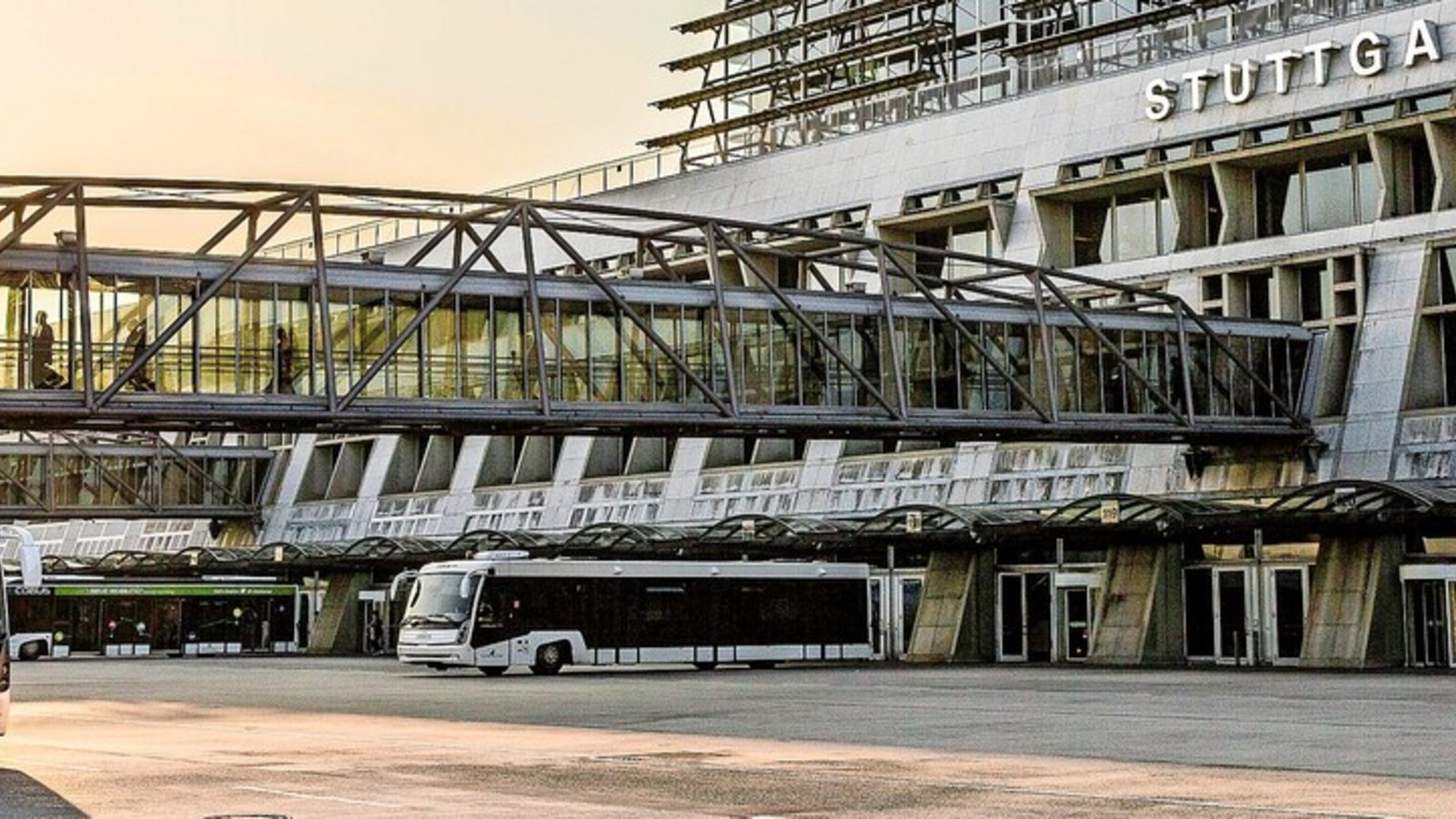 Politik und Wirtschaft im Südwesten machen sich für neue Verbindungen am Stuttgarter Flughafen stark. Die Entscheidung fällt aber in Berlin.Foto: Flughafen Stuttgart Politik und Wirtschaft im Südwesten machen sich für neue Verbindungen am Stuttgarter Flughafen stark. Die Entscheidung fällt aber in Berlin.Foto: Flughafen Stuttgart