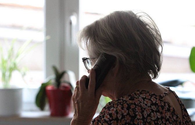 Ein Telefonbetrüger hat eine Frau aus Baden-Württemberg um rund hunderttausend Euro gebracht (Symbolfoto).<span class='image-autor'>Foto: IMAGO/Eibner/IMAGO/Fleig / Eibner-Pressefoto</span>