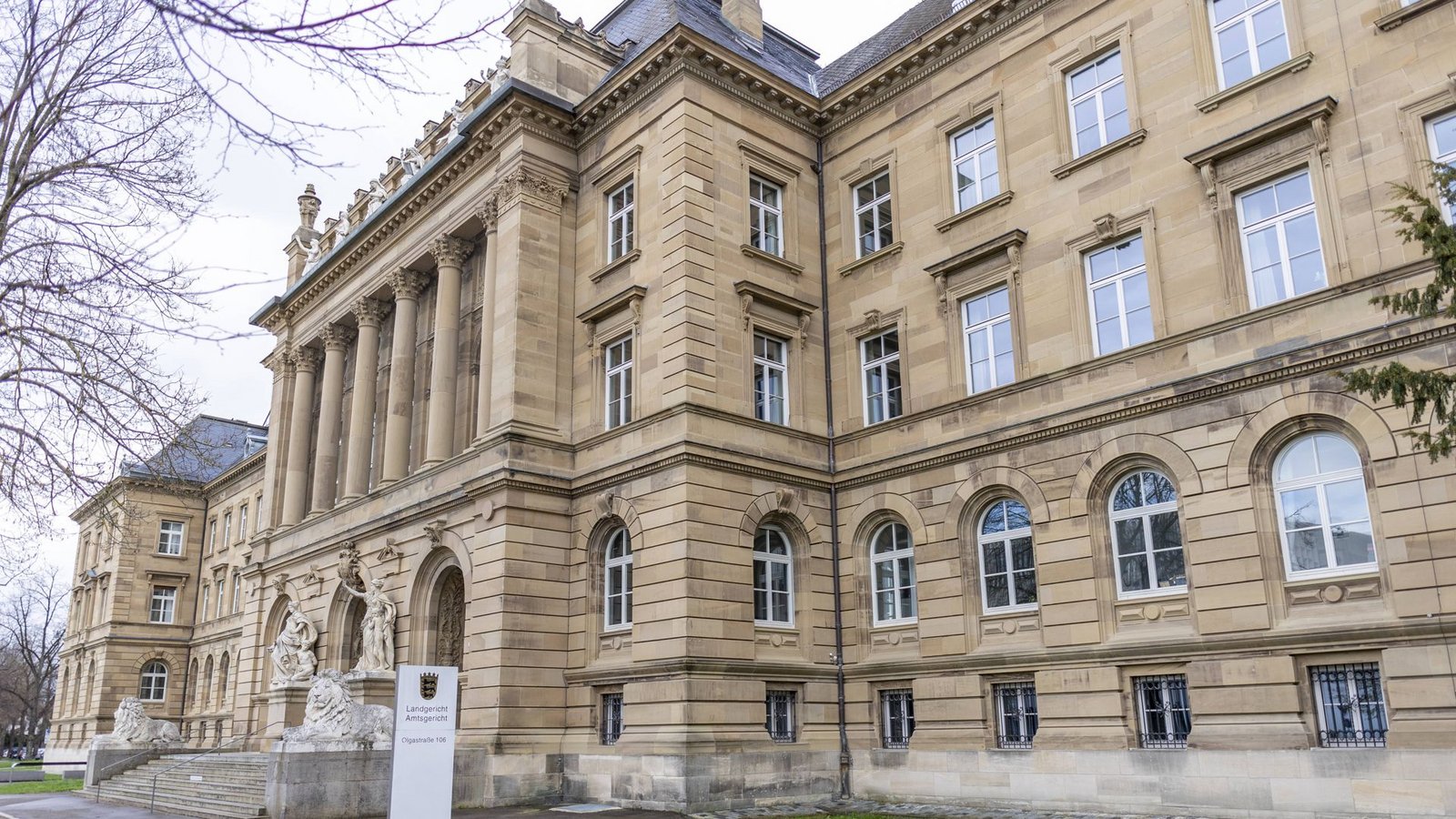 Das Landgericht Ulm verurteilte den 25-jährigen Angeklagten wegen Mordes. (Archivbild)Foto: IMAGO/Dirk Sattler/IMAGO/Dirk Sattler Das Landgericht Ulm verurteilte den 25-jährigen Angeklagten wegen Mordes. (Archivbild)Foto: IMAGO/Dirk Sattler/IMAGO/Dirk Sattler