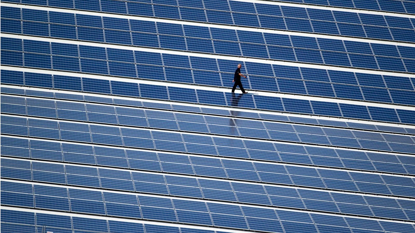 Zu den Maßnahmen im Kampf gegen den Klimawandel zählt auch der Ausbau der Solarenergie. Einigen Staaten in der EU sind die Vorgaben inzwischen allerdings zu eng gesteckt.Foto: Jens Büttner/dpa Zu den Maßnahmen im Kampf gegen den Klimawandel zählt auch der Ausbau der Solarenergie. Einigen Staaten in der EU sind die Vorgaben inzwischen allerdings zu eng gesteckt.Foto: Jens Büttner/dpa