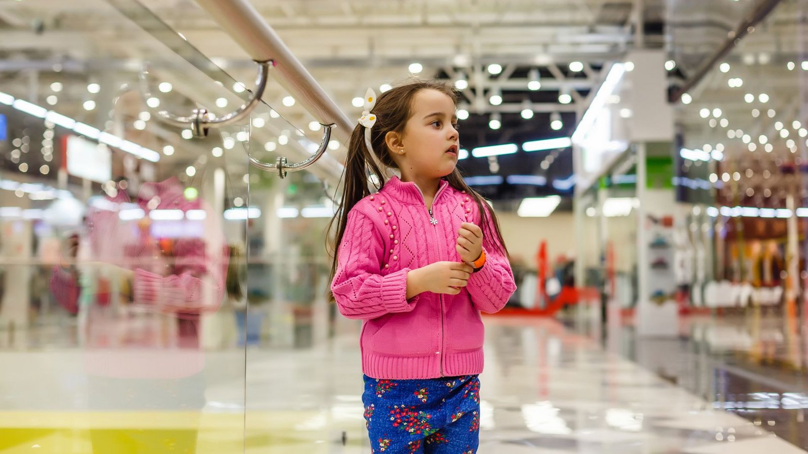 In der bekanntesten Studie zu false memories „Lost in the mall“ erzählten die Forscher um Elizabeth Loftus den Probanden, sie seien als Kind in einem Einkaufszentrum verloren gegangen.Foto: IMAGO/Pond5 Images In der bekanntesten Studie zu false memories „Lost in the mall“ erzählten die Forscher um Elizabeth Loftus den Probanden, sie seien als Kind in einem Einkaufszentrum verloren gegangen.Foto: IMAGO/Pond5 Images
