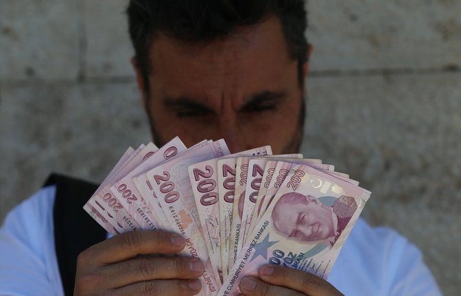 Die Türken bekommen immer weniger für ihr Geld.<span class='image-autor'>Foto: imago//Mustafa Kaya</span>