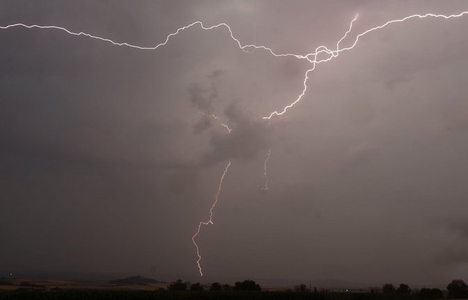 In Teilen Baden-Württembergs kann es am Donnerstag gewittern. (Symbolbild)<span class='image-autor'>Foto: dpa/Andreas Rosar</span>