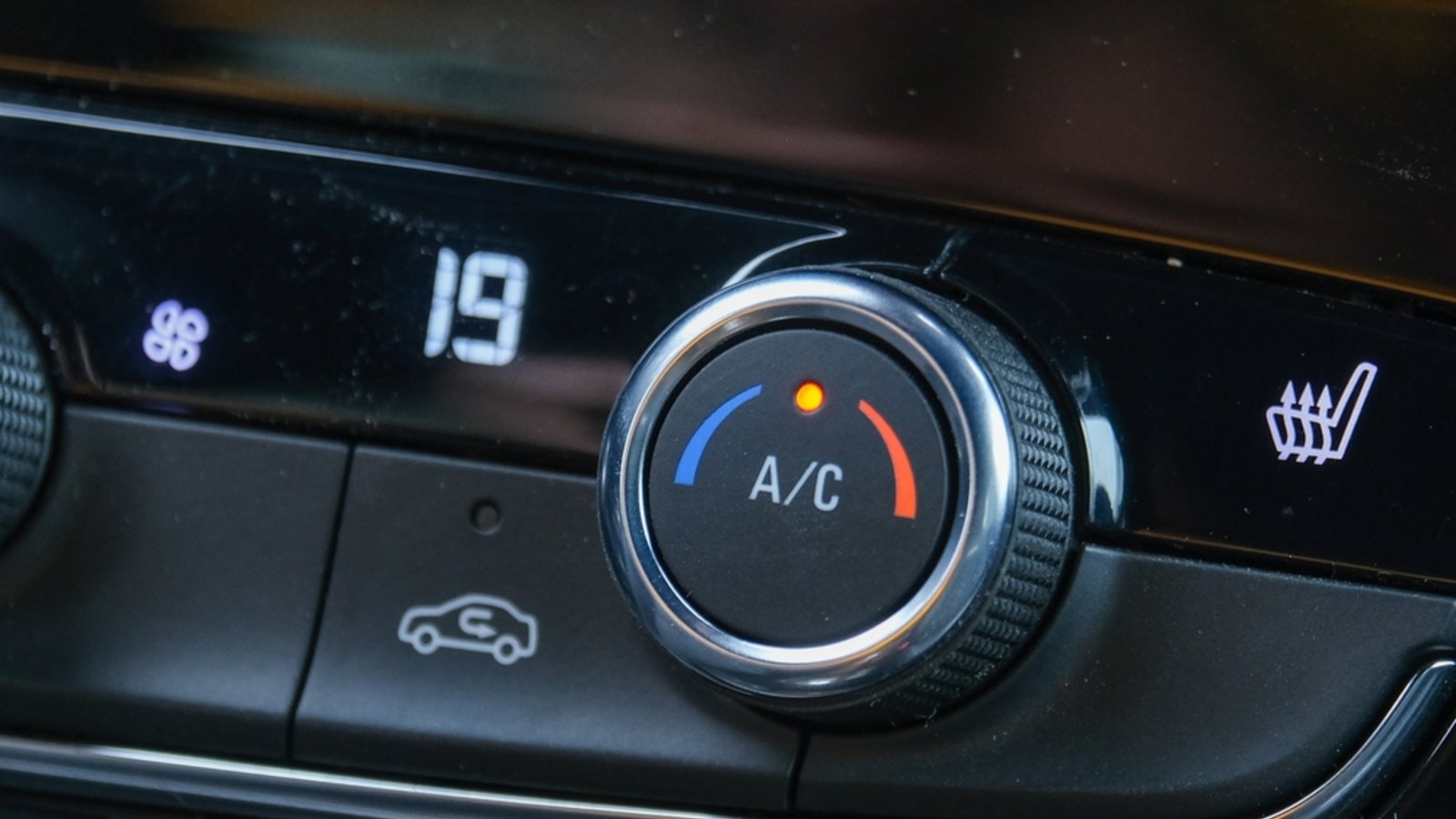 Was macht man ohne Klimaanlage?Foto: alirizaozcelik / shutterstock.com Was macht man ohne Klimaanlage?Foto: alirizaozcelik / shutterstock.com