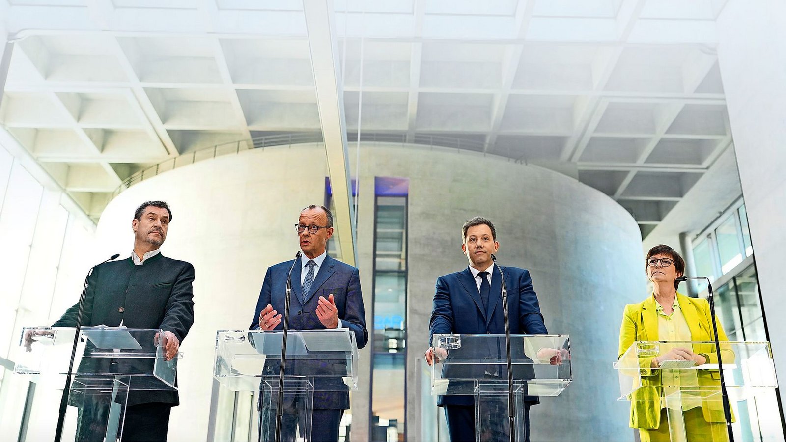 Die Parteichefs Markus Söder (CSU; v.li.), Friedrich Merz (CDU), Lars Klingbeil (SPD) und Saskia Esken (SPD) haben das große Finanzpaket ausgetüftelt. Jetzt müssen sie Mehrheiten in Bundestag und Bundesrat organisieren.Foto: dpa/Michael Kappeler