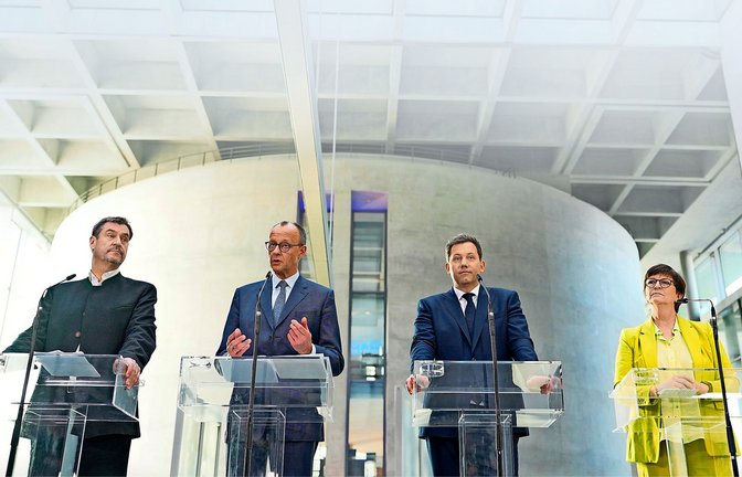 Die Parteichefs Markus Söder (CSU; v.li.), Friedrich Merz (CDU), Lars Klingbeil (SPD) und Saskia Esken (SPD) haben das große Finanzpaket ausgetüftelt. Jetzt müssen sie Mehrheiten in Bundestag und Bundesrat organisieren.<span class='image-autor'>Foto: dpa/Michael Kappeler</span>