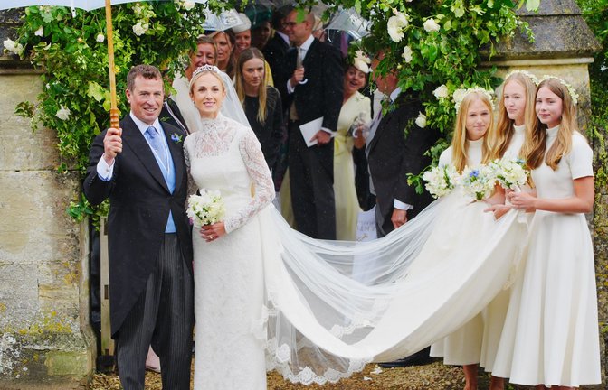 Phillips und Sperling heirateten in einem malerischen englischen Dorf.<span class='image-autor'>Foto: Ben Birchall/PA Wire/dpa</span>