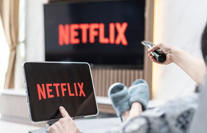 Netflix hat jahrelang Preise erhöht - doch nicht immer rechtmäßig. Erfahren Sie, wann Sie Geld zurückfordern können und worauf Sie achten sollten.<span class='image-autor'>Foto: Chinnapong / Shutterstock.com</span>
