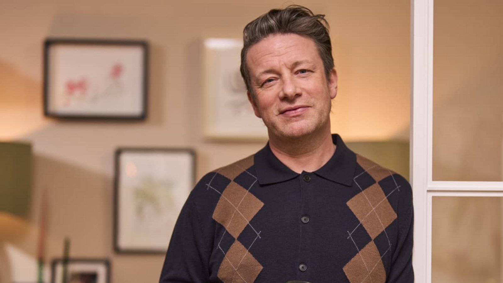 Jamie Oliver ist schockiert, wie sich die Gesellschaft entwickelt: „Ein Viertel würde seine Mahlzeiten am liebsten in flüssiger Form zu sich nehmen, um nicht einmal mehr kauen zu müssen.“Justin Downing Jamie Oliver ist schockiert, wie sich die Gesellschaft entwickelt: „Ein Viertel würde seine Mahlzeiten am liebsten in flüssiger Form zu sich nehmen, um nicht einmal mehr kauen zu müssen.“Justin Downing
