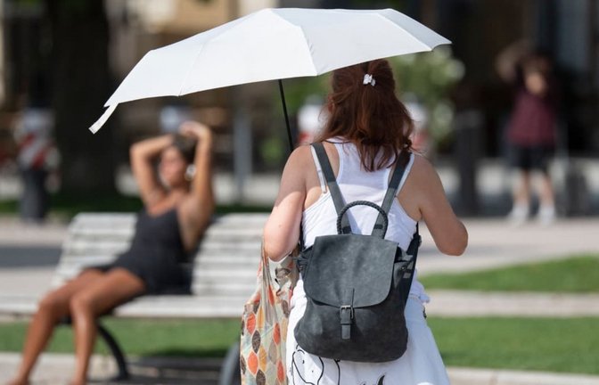 Zum Start der neuen Woche bleibt es heiß im Südwesten (Symbolbild).<span class='image-autor'>Marijan Murat/dpa</span>