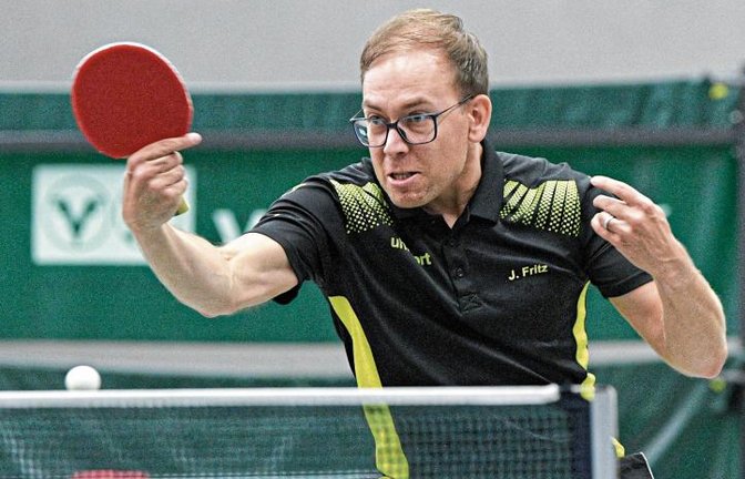 Johannes Fritz stand mit dem TSV Ensingen auf verlorenem Posten gegen den verlustpunktfreien Tabellenführer TTC Bietigheim-Bissingen VI. Foto: Archiv/Leitner