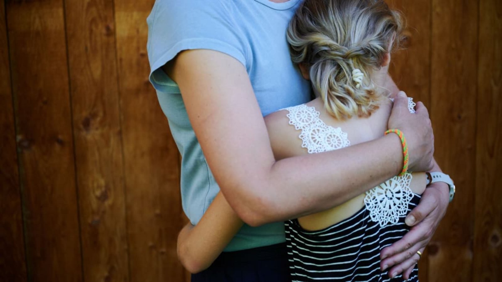 Wenn der Partner stirbt, wird es für die zurückbleibende Familie finanziell oft eng.Annette Riedl/dpa Wenn der Partner stirbt, wird es für die zurückbleibende Familie finanziell oft eng.Annette Riedl/dpa