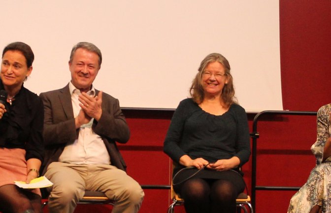 Gäste beim Festakt – von links: Jan Schmidt-Daenecke (stellvertretender Schulleiter), Winfried Abicht (Bürgermeister), Henk van Sorge (Partnerschule Niederlande), Isabelle Leist (Lehrerin), Prof. Dr. Wolfgang Stock (VEBS-Generalsekretär), Anita Richter (Lehrerin), Esther Dürrstein (Gesamtelternvertreterin), Daniel Haug (ehemaliger Schüler), Tim-Joel Schwarz (Schüler). <span class='image-autor'>Foto: p</span>
