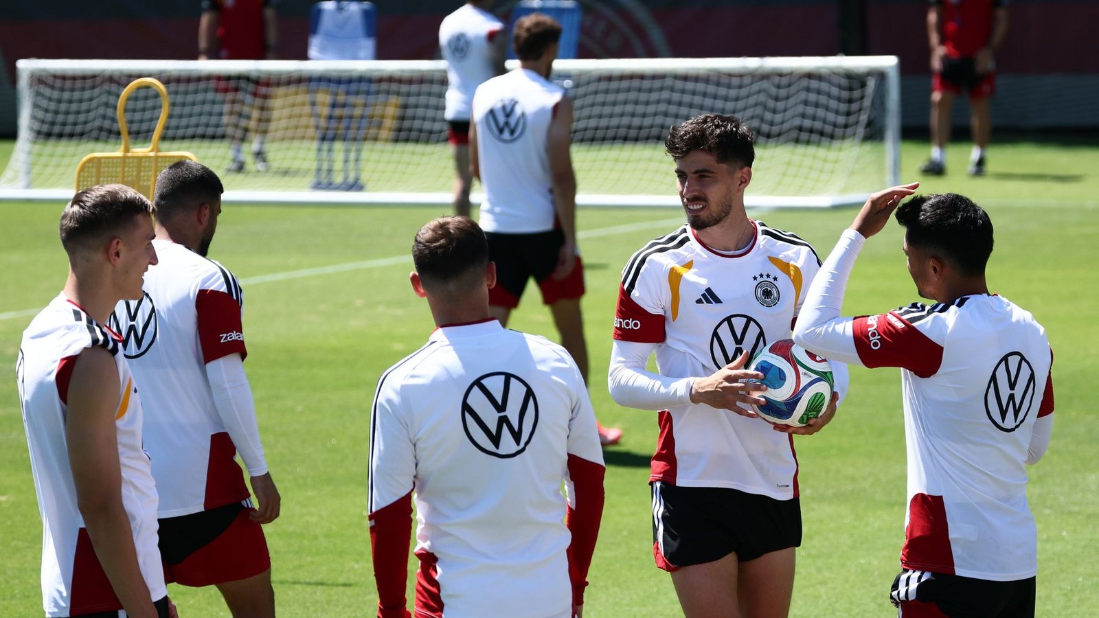Kai Havertz war über einen zweiten Platz mit seiner Gruppe im Trainingsspiel nicht zufrieden.Foto: Christian Charisius/dpa