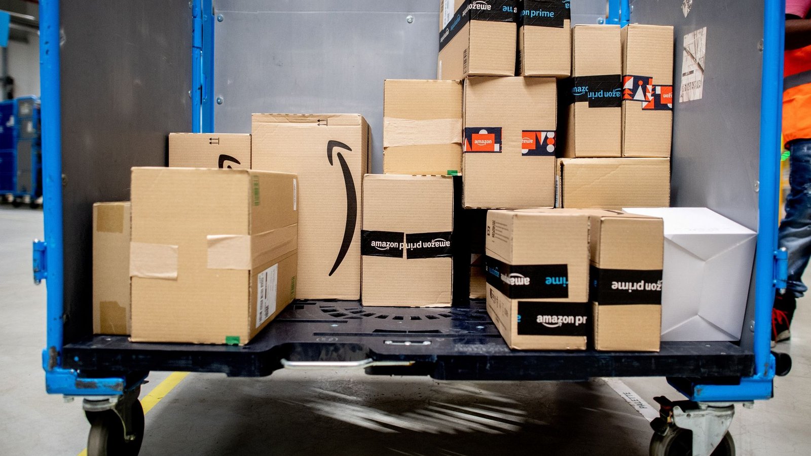 Amazon ist der weltgrößte Online-Händler.Foto: Hauke-Christian Dittrich/dpa
