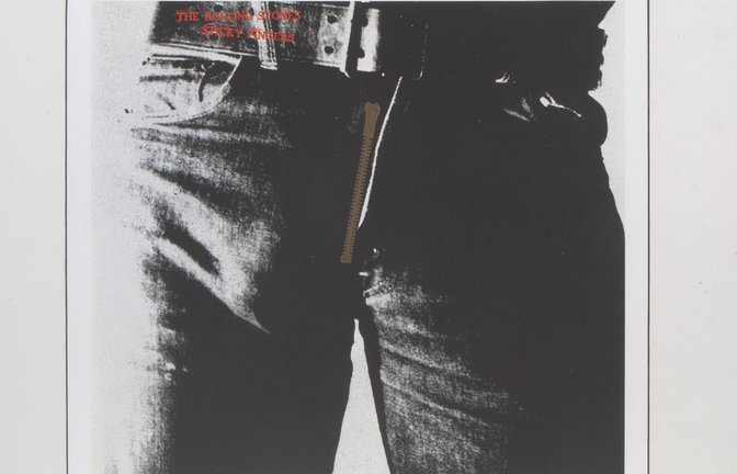 Das berühmteste Reißverschluss-Plattencover der Welt: 1971 erschien „Sticky Fingers“, das neunte Studioalbum der legendären britischen Rockband „The Rolling Stones“.<span class='image-autor'>Foto: Imago/Cover Imag/s</span>