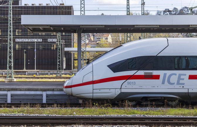 Der ICE startet in Stuttgart auch bald in Richtung Amsterdam.<span class='image-autor'>Foto: IMAGO/Arnulf/ Hettrich</span>