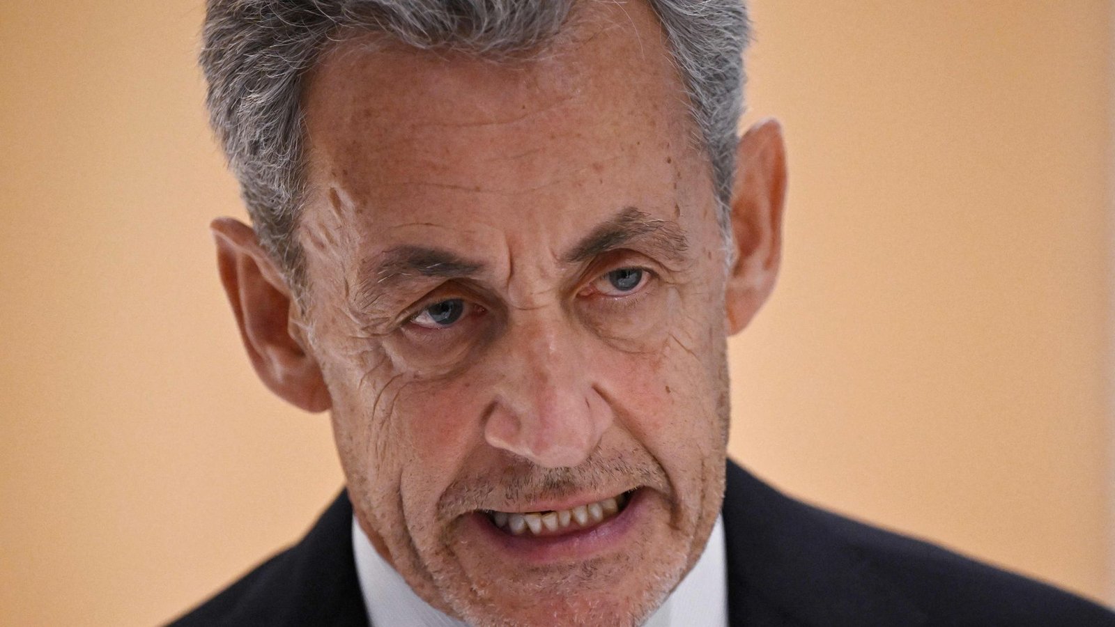 Der 70-jährige Sarkozy muss in Haft.Foto: AFP/JULIEN DE ROSA