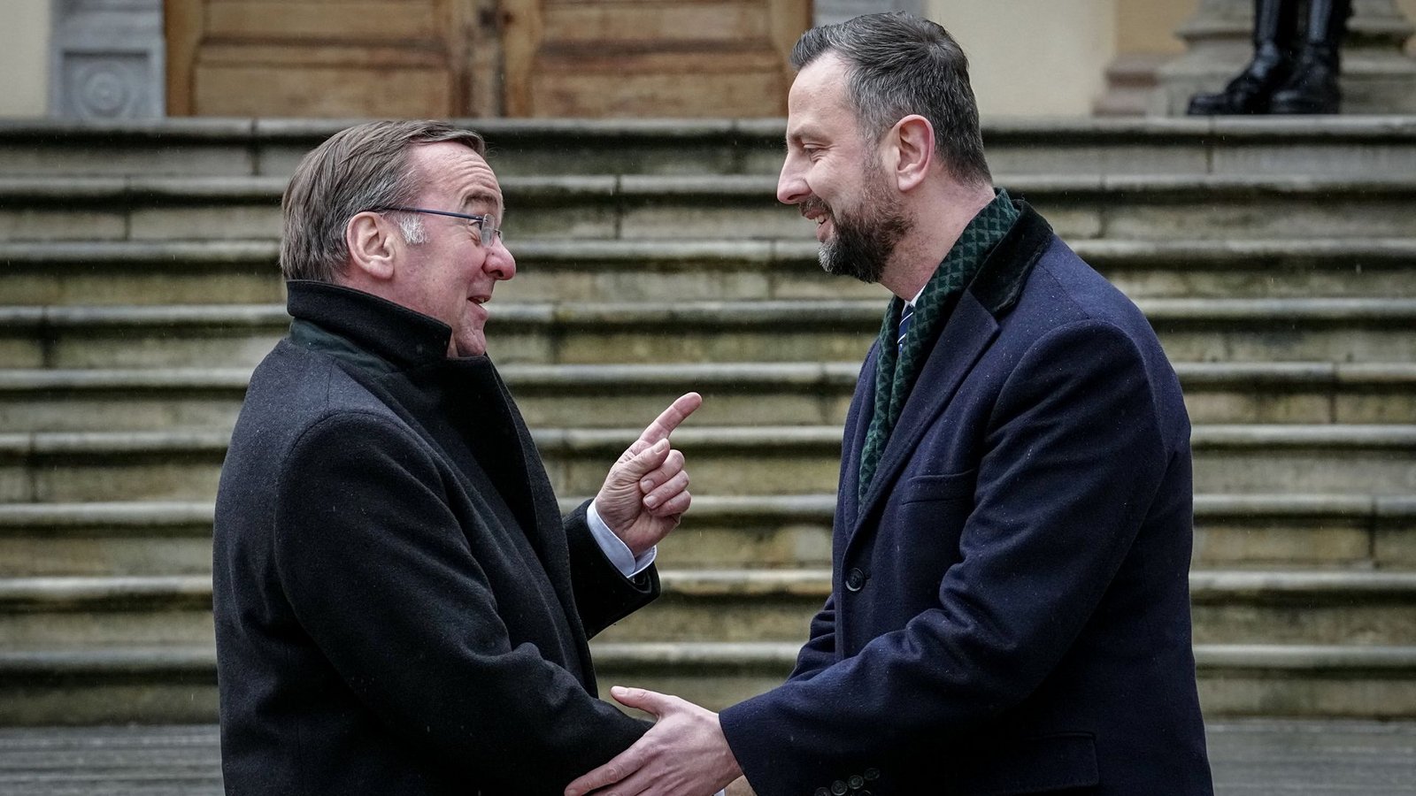 Verteidigungsminister Boris Pistorius wird bei seinem Besuch in Polen von seinen Amtskollegen Wladyslaw Kosiniak-Kamysz empfangen.Foto: dpa/Kay Nietfeld Verteidigungsminister Boris Pistorius wird bei seinem Besuch in Polen von seinen Amtskollegen Wladyslaw Kosiniak-Kamysz empfangen.Foto: dpa/Kay Nietfeld