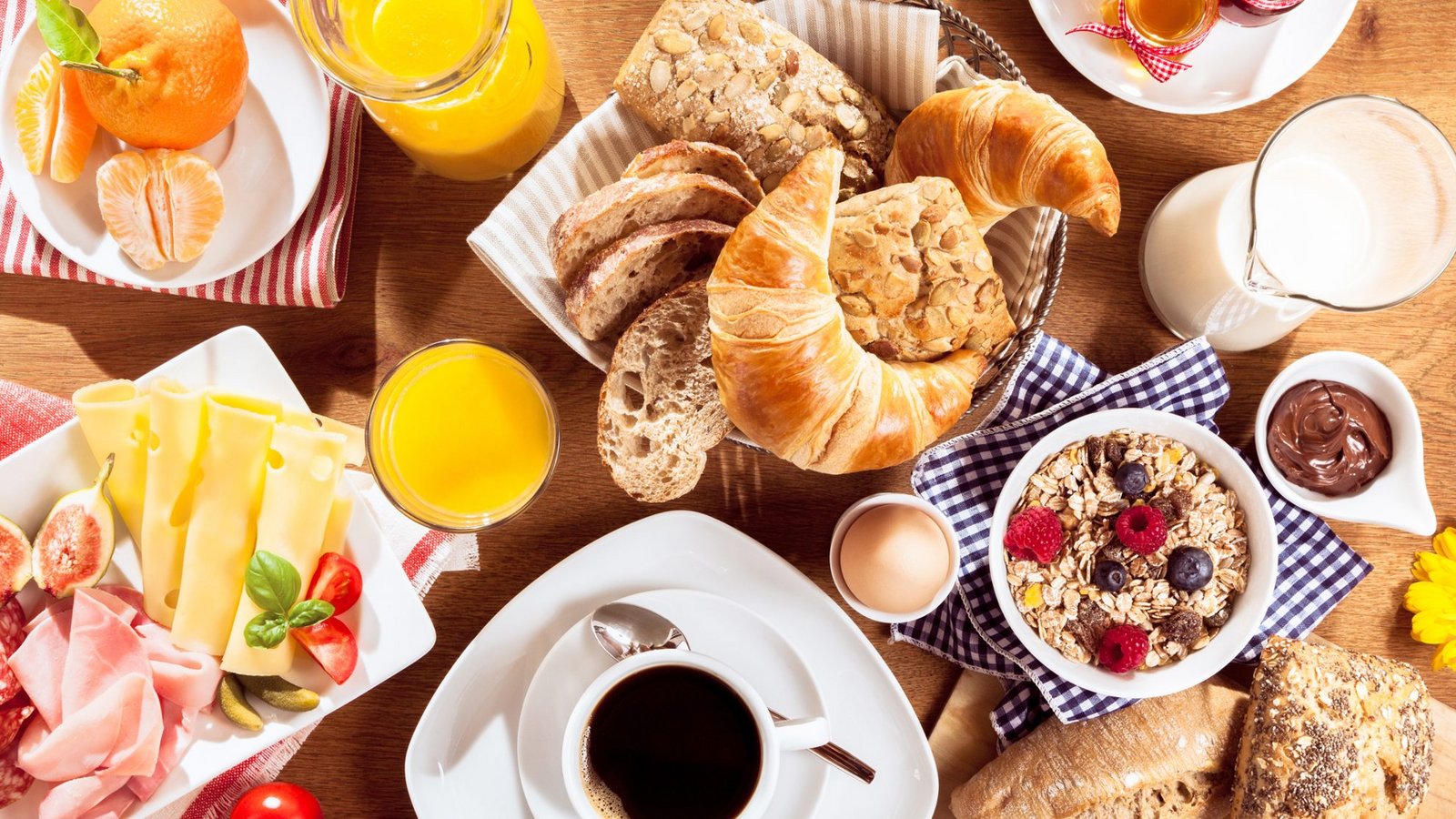 Geburtstag, Ostern oder auch ein normaler Sonntag: Zum Brunchen sollte man sich ein paar Stunden Zeit nehmen.Foto: stockcreations / shutterstock.com Geburtstag, Ostern oder auch ein normaler Sonntag: Zum Brunchen sollte man sich ein paar Stunden Zeit nehmen.Foto: stockcreations / shutterstock.com