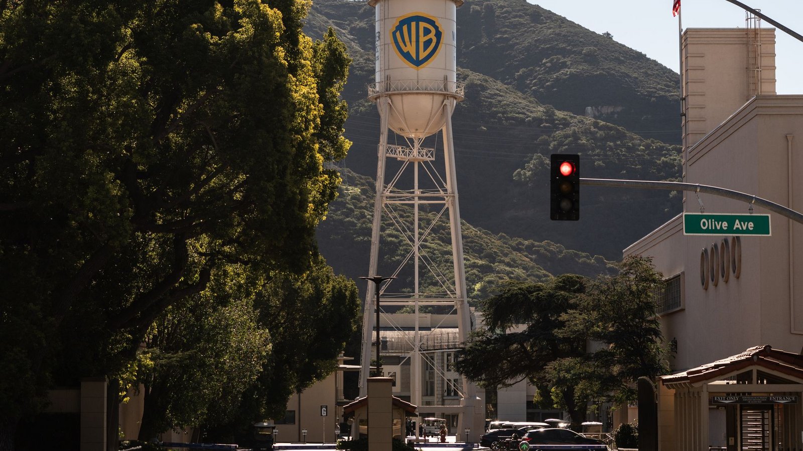 Warner Brothers soll nun doch von Paramount übernommen werden. (Archivbild)Foto: Jae C. Hong/AP/dpa