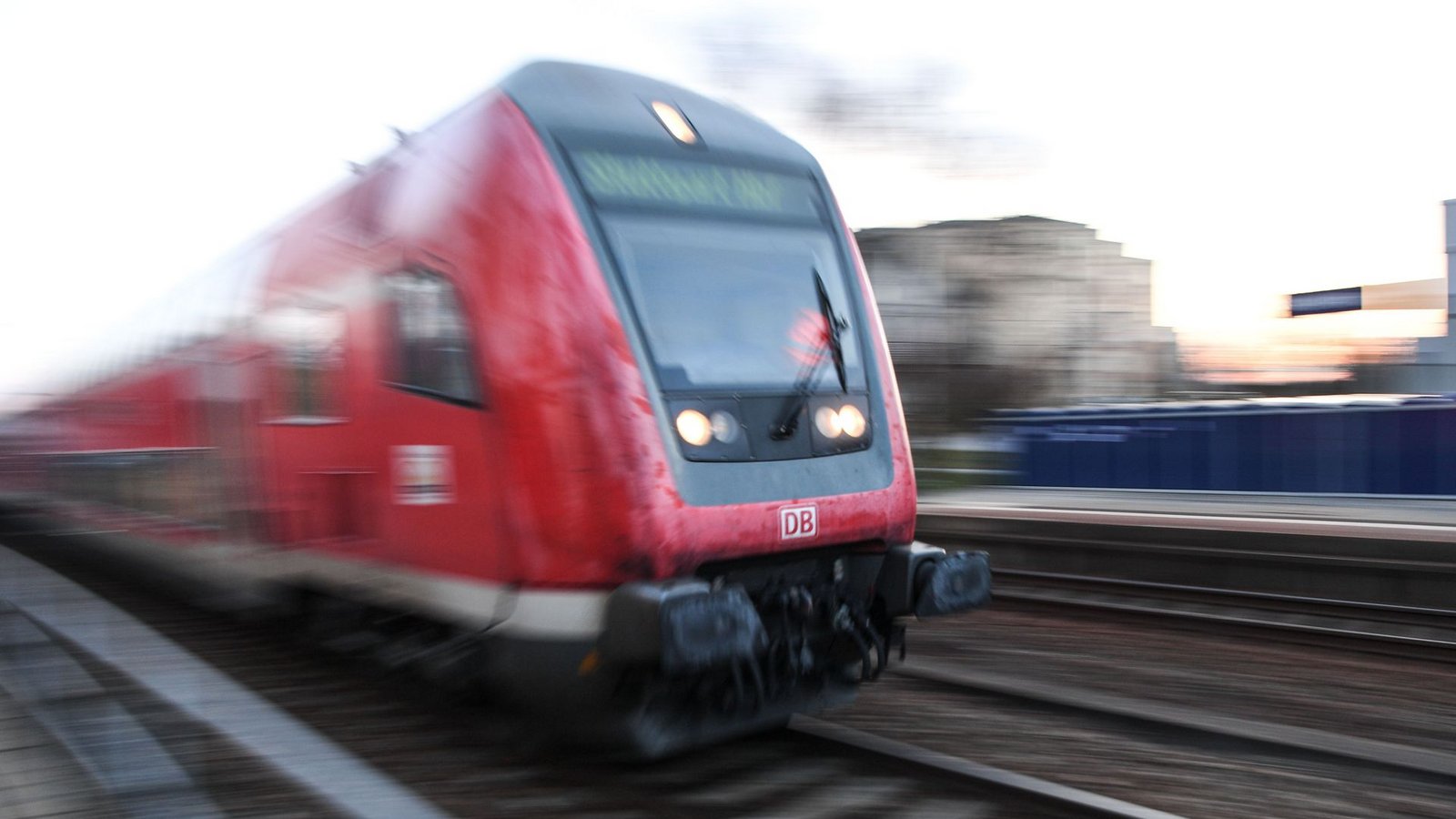 Die Südbahn ist wieder komplett freigegeben worden (Symbolbild).Foto: Felix Kästle/dpa Die Südbahn ist wieder komplett freigegeben worden (Symbolbild).Foto: Felix Kästle/dpa