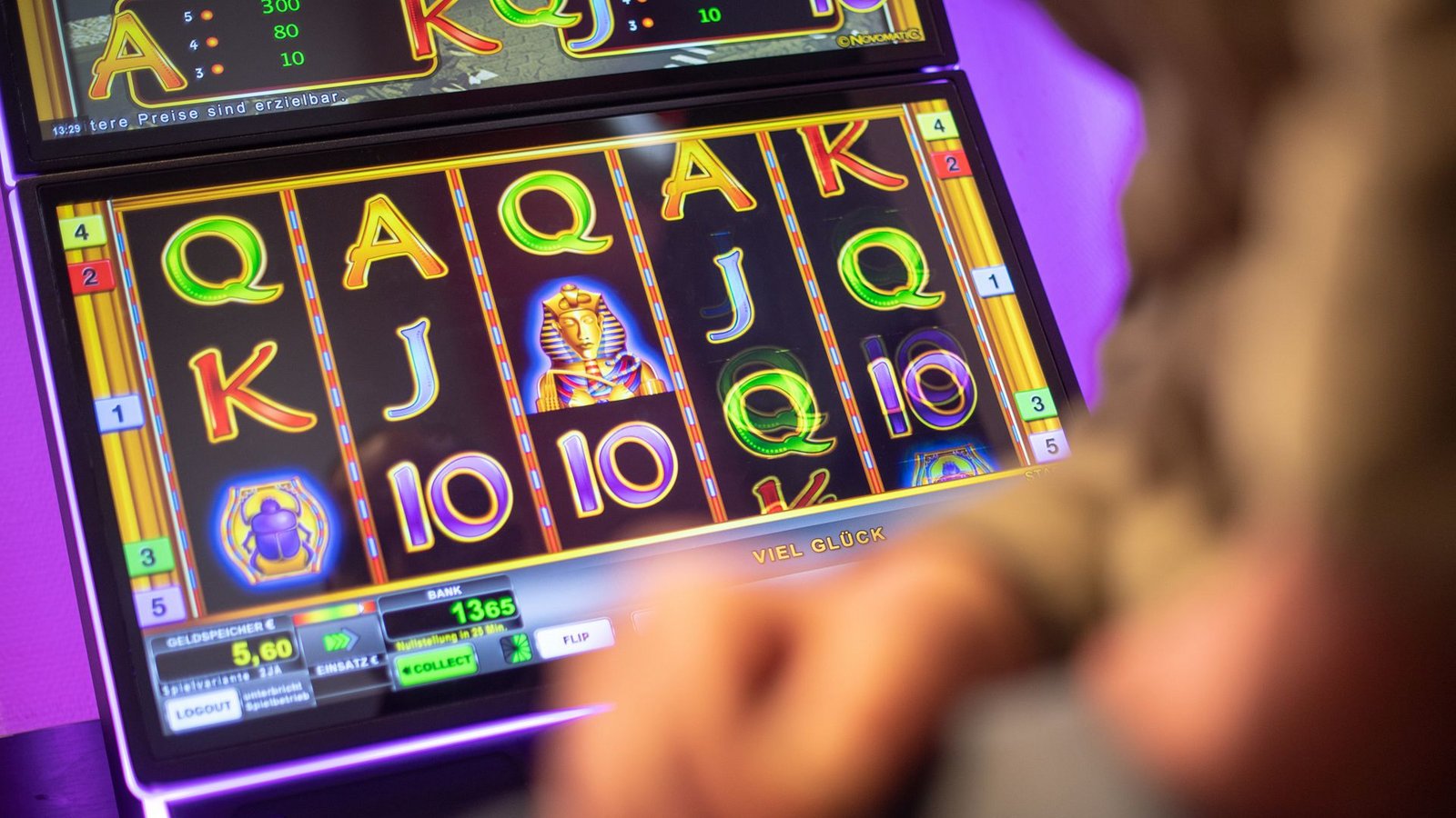 Die Glücksspiel-Industrie boomt. Aber der Zeitvertreib kann süchtig machen.Foto: dpa/Sebastian Gollnow