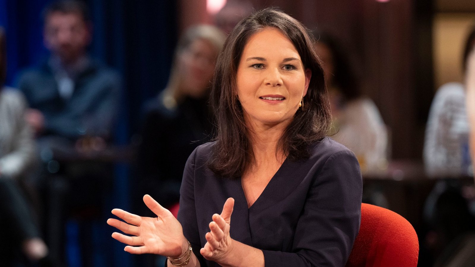 Gast in der Sendung: Außenministerin Annalena Baerbock.Foto: WDR/Melanie Grande Gast in der Sendung: Außenministerin Annalena Baerbock.Foto: WDR/Melanie Grande