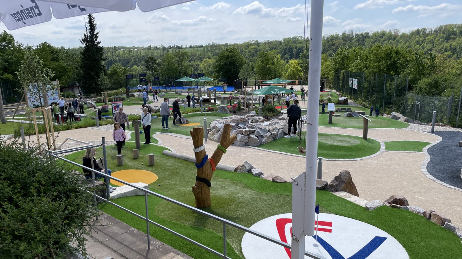 Bahn frei: Vor Ostern beginnt die zweite Adventure-Golf-Saison in Vaihingen.  Fotos: Arning