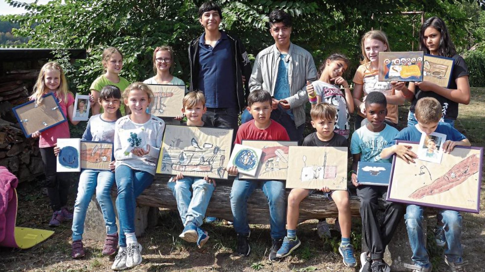 Kinder aus acht Nationen haben in Schützingen bei einer ausgerufenen internationalen Kunstwoche gemeinsam Bilder erschaffen. Foto: Kinder aus acht Nationen haben in Schützingen bei einer ausgerufenen internationalen Kunstwoche gemeinsam Bilder erschaffen. Foto:
