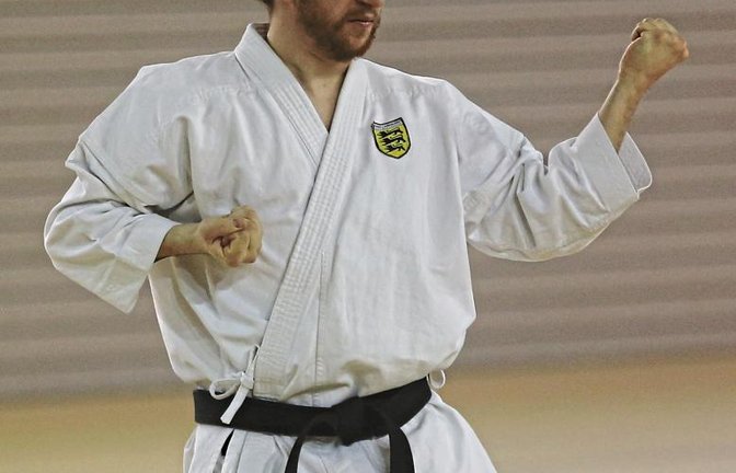 Albert Singer (Karateclub Vaihingen) hatte bei den Landesmeisterschaften ganz knapp die Nase vorn vor Marvin Nöltge aus Waldkirch und seinem Teamkameraden Michael Lesic. Foto: Küppers