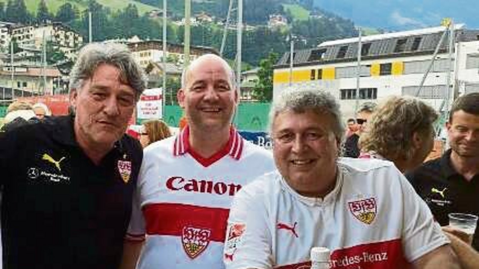 Gesprächsrunde mit VfB-Präsident Bernd Wahler (links). Foto: p Gesprächsrunde mit VfB-Präsident Bernd Wahler (links). Foto: p
