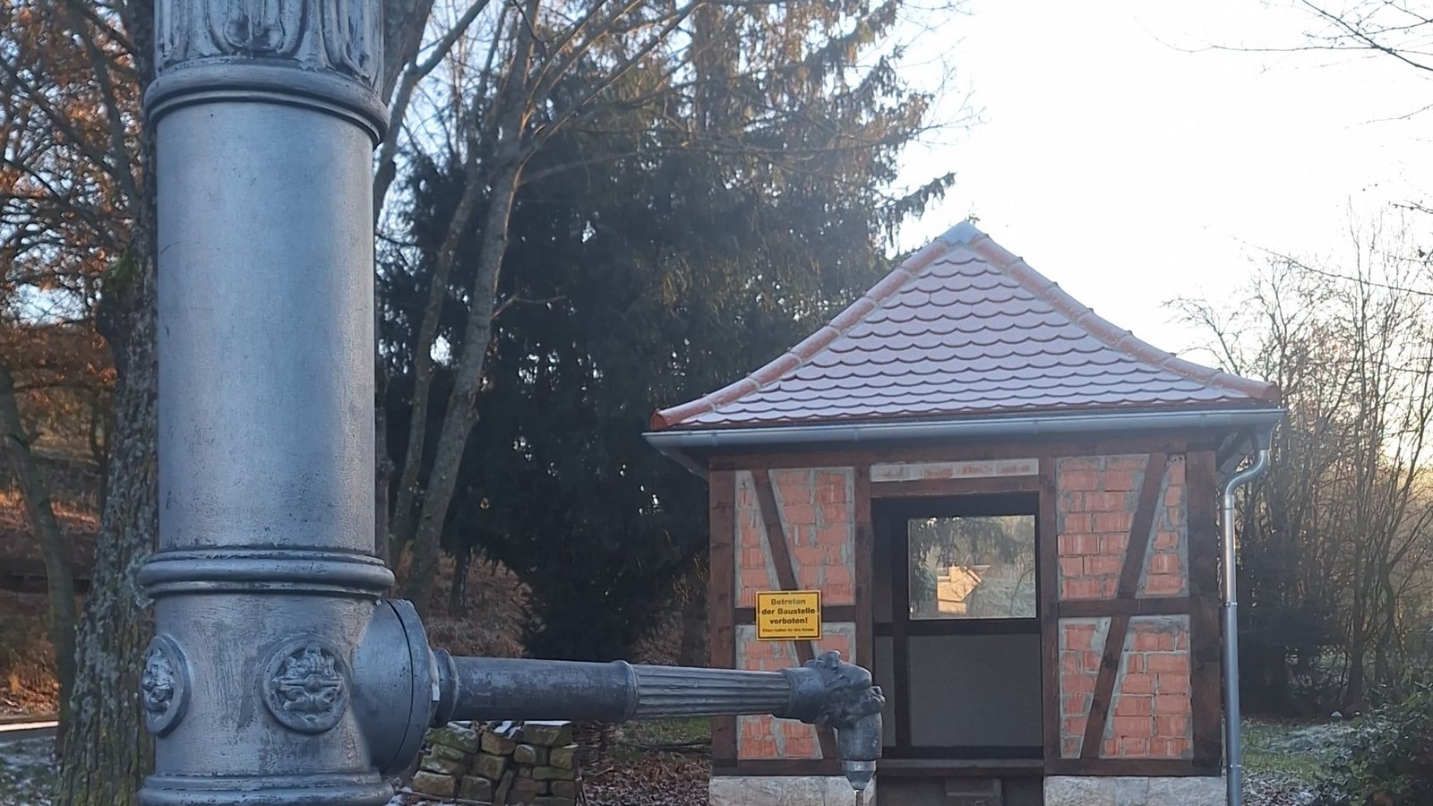 Wird noch verputzt: das Spielberger Bahnhöfle. Foto: Kauer Wird noch verputzt: das Spielberger Bahnhöfle. Foto: Kauer