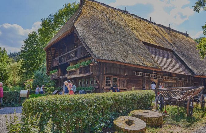 Wie sieht es unterm Walmdach eines typischen Schwarzwaldhofs aus? Im Freilichtmuseum Vogtsbauernhof erfährt man es.<span class='image-autor'>IMAGO/Depositphotos</span>