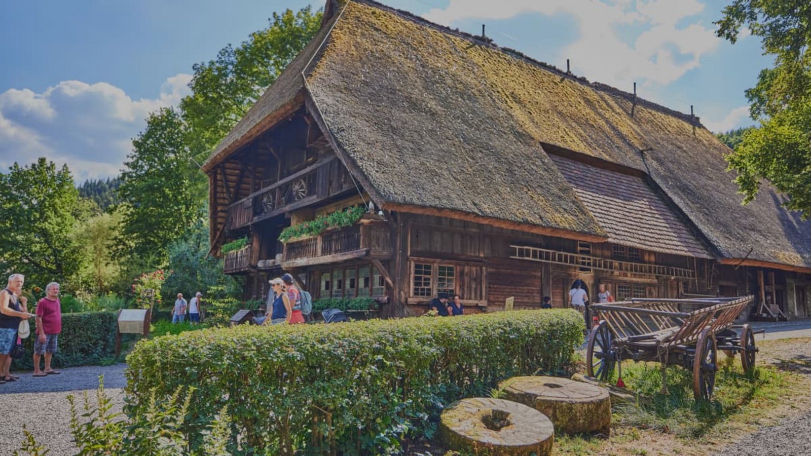 Wie sieht es unterm Walmdach eines typischen Schwarzwaldhofs aus? Im Freilichtmuseum Vogtsbauernhof erfährt man es.IMAGO/Depositphotos Wie sieht es unterm Walmdach eines typischen Schwarzwaldhofs aus? Im Freilichtmuseum Vogtsbauernhof erfährt man es.IMAGO/Depositphotos